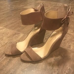 Jessica Simpson Size 8 Wedge